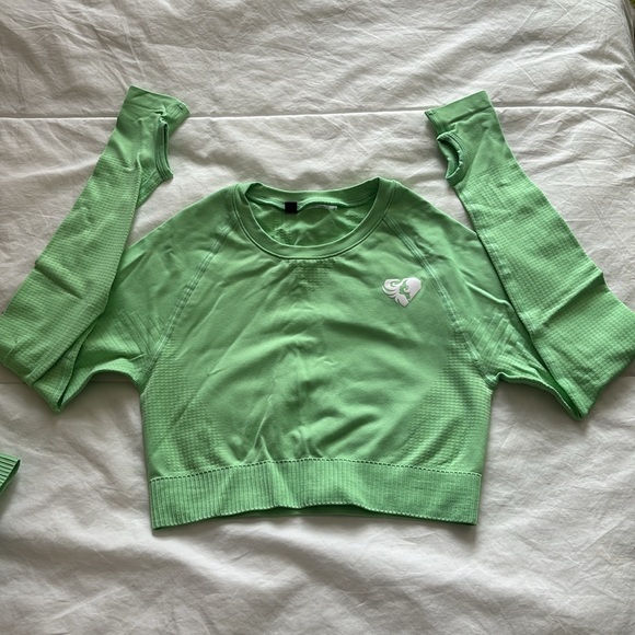 BUNDLE!! Workout cloths!! Women’s Best. Sports bra, leggings, long sleeve top - Picture 9 of 16